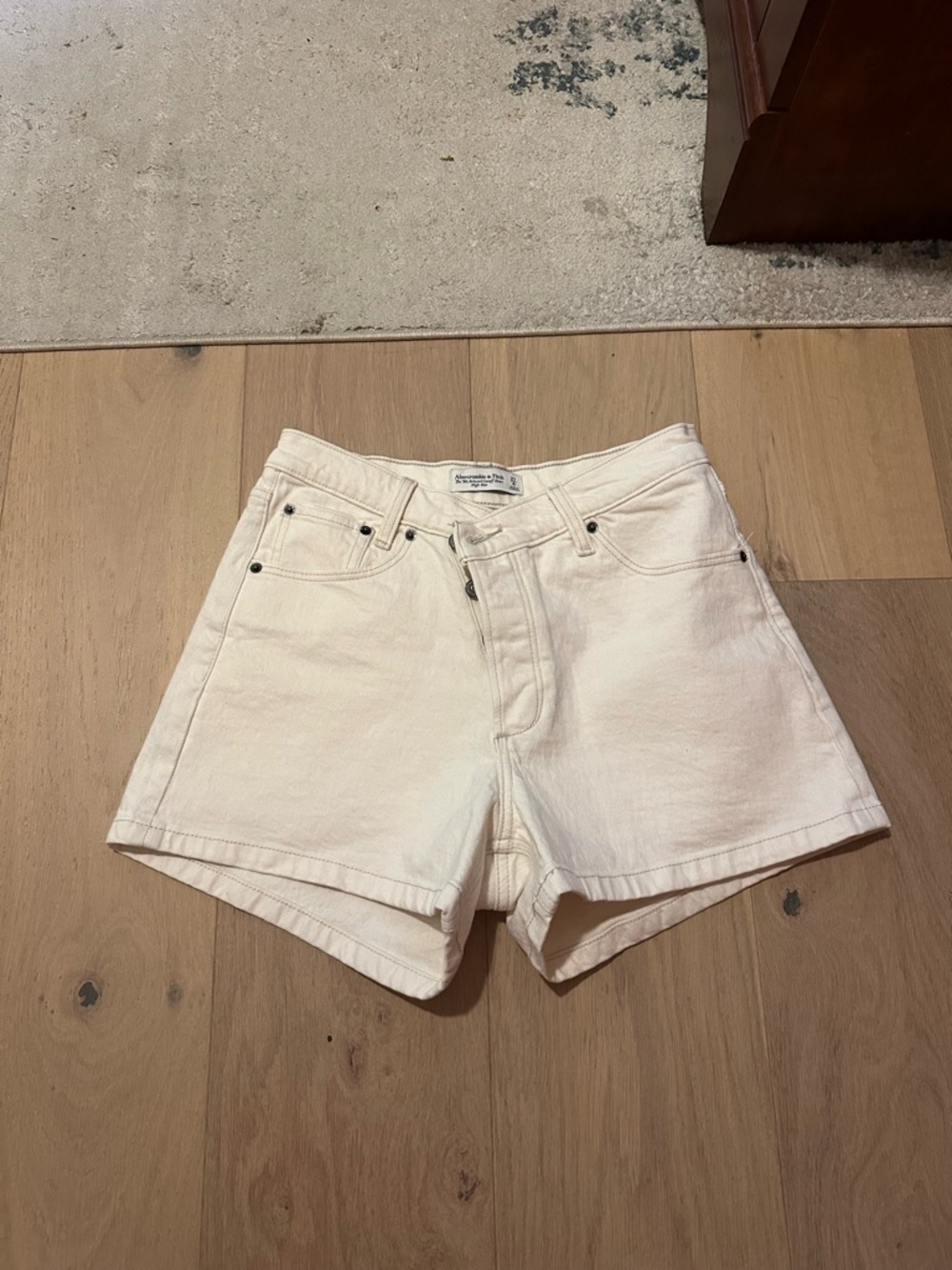 Abercrombie & Fitch 90s Relaxed Cutoff shorts high rise.